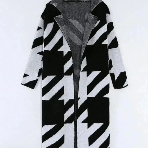 Black & White Casual Women's Contrast Color Long Sleeve Printed Knit Cardigan - Picture 3 of 4